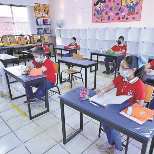 Asegura López-Gatell que alumnos regresan a clases presenciales aún en semáforo rojo