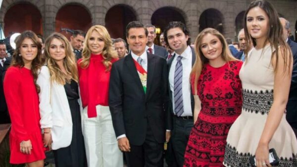 Paga familiar de EPN 75 mdp al año en tarjetas de crédito