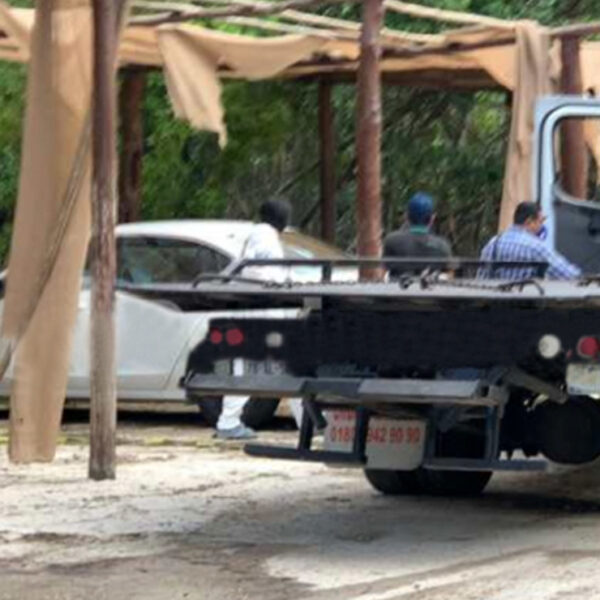 Comando ultima a balazos a lavador de taxis en Bahía Petempich