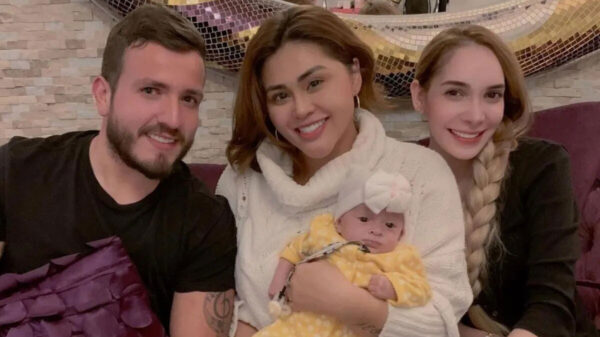 "Gomita" avienta dólares como regalo en fiesta de Melissa Plancarte