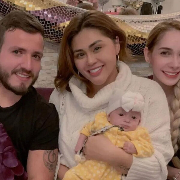 "Gomita" avienta dólares como regalo en fiesta de Melissa Plancarte