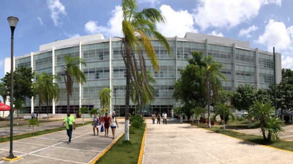 Caen porcentajes de defunciones por casos de Covid-19 en Quintana Roo