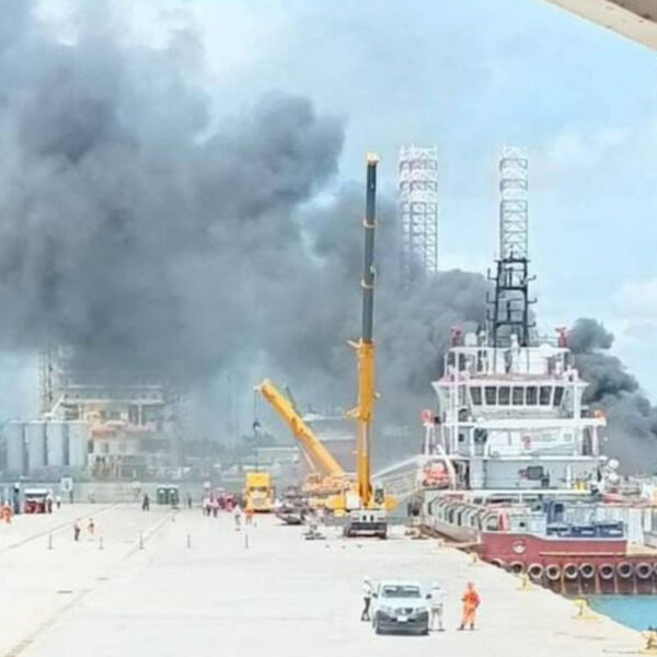 Se registra incendio en plataforma en el puerto de Dos Bocas, en Tabasco