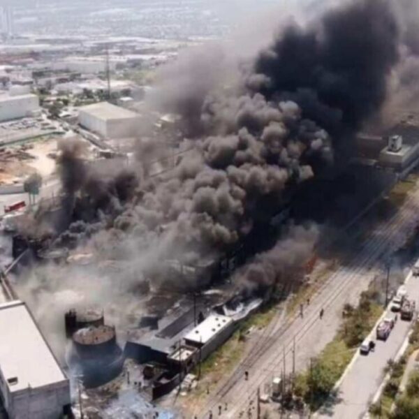 Dos muertos y cuatro lesionados deja explosión en planta, en Nuevo León