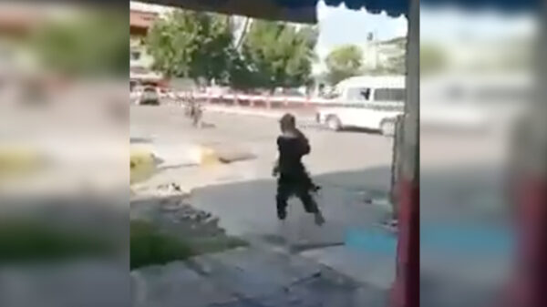 Video: Roba traje de José Maria Morelos de museo y huye con el puesto