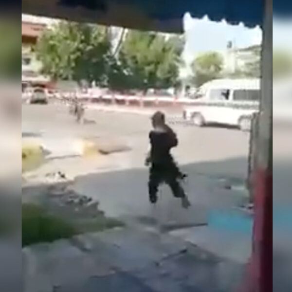 Video: Roba traje de José Maria Morelos de museo y huye con el puesto