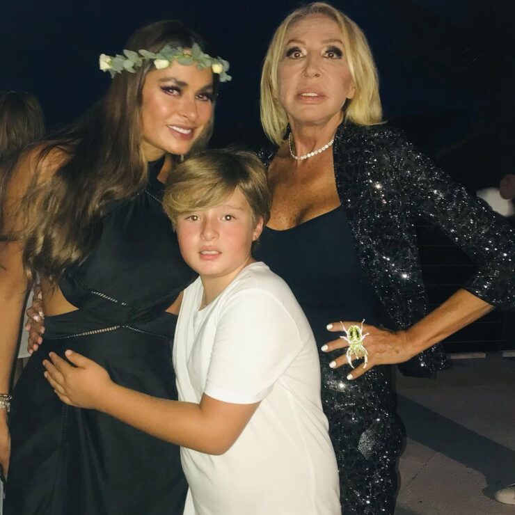 Hace tan sólo unos días, durante el pasado fin de semana, se vio a la presentadora disfrutando del décimo aniversario de bodas de Galilea Montijo y su esposo Fernando Reina. A pesar de que Montijo fue discreta acerca de esta celebración, la misma Bozzo fue quien se preocupó por documentar todo y compartirlo desde su cuenta de Instagram.