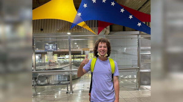 Luisito Comunica le da el "soponcio" ante multitud de fans en Venezuela