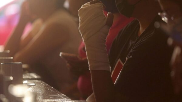 ‘Por desobediente’ abuela quema las manos de su nieto, en Veracruz