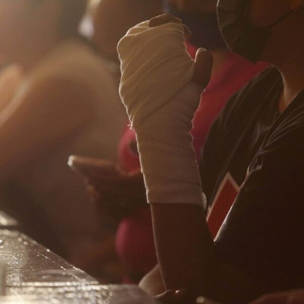 ‘Por desobediente’ abuela quema las manos de su nieto, en Veracruz