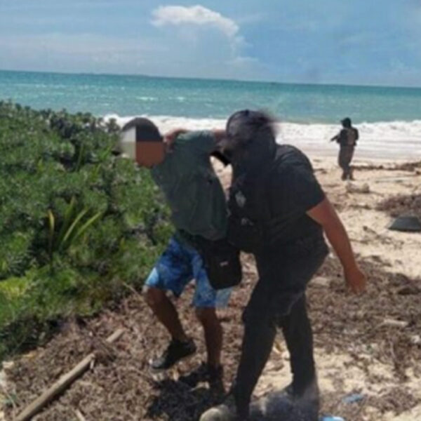 En operativo en Isla Blanca, cae par de narcomenudistas