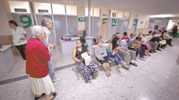 Alertan por fraudes en trámites de pensiones dentro del IMSS