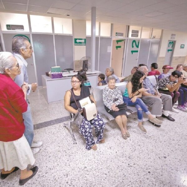 Alertan por fraudes en trámites de pensiones dentro del IMSS