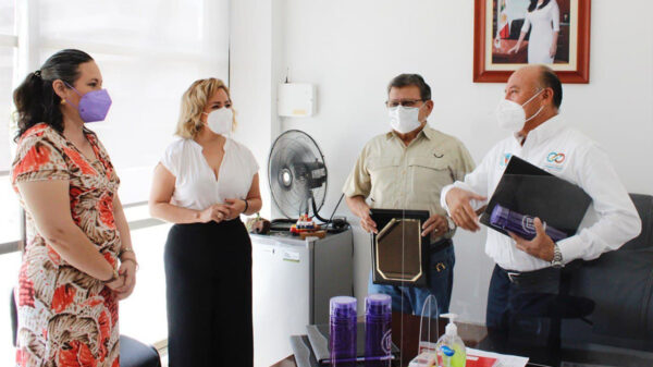 Premian a gobierno de Puerto Morelos por capacitación de empleados