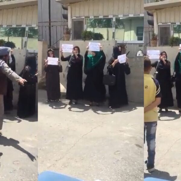 En un hecho inédito en Afganistán, que podría ser un indicativo de aperturismo talibán; cuatro valientes mujeres afganas protestaron ante los talibanes; exigen representación en el Gobierno e igualdad de derechos.