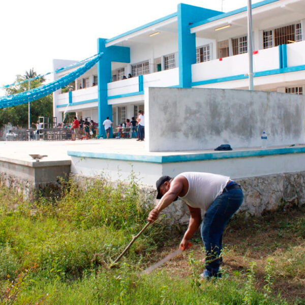 Gobierno de Puerto Morelos contribuye en la recuperación de escuelas de nivel básico