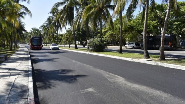 Registra 30 % de avance obras de repavimentación del bulevar Kukulcán