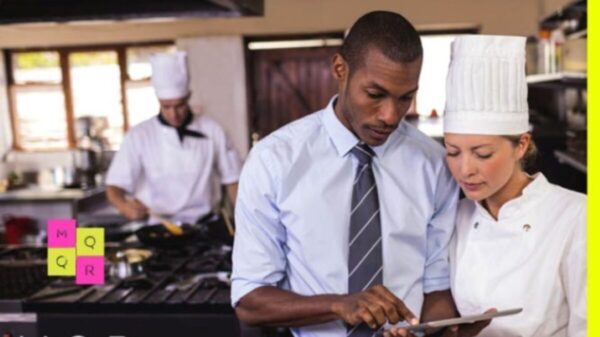 ¡Sorprendente! Comensal deja 10 mil dólares de propina a empleados