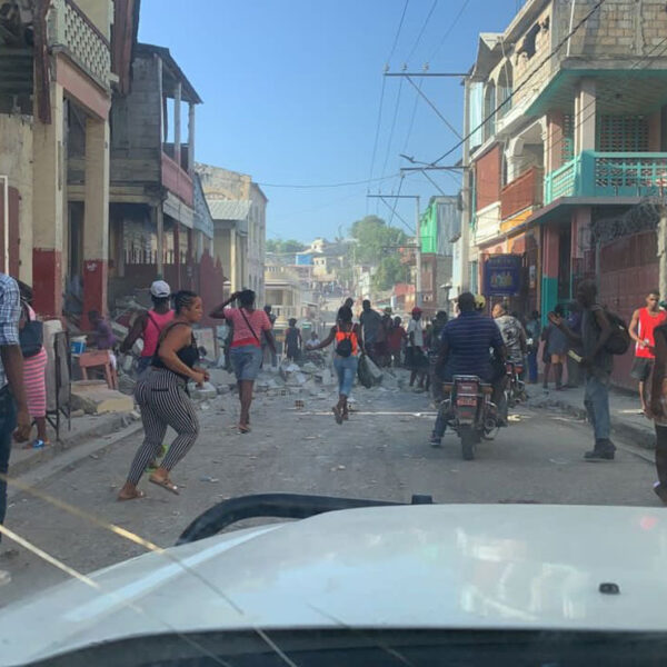 Se registra terremoto de 7.2 grados en Haití; alertan llegada de tsunami