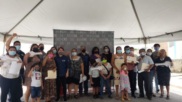 Dan casas a familias ubicadas en el paso del Tren Maya en Campeche