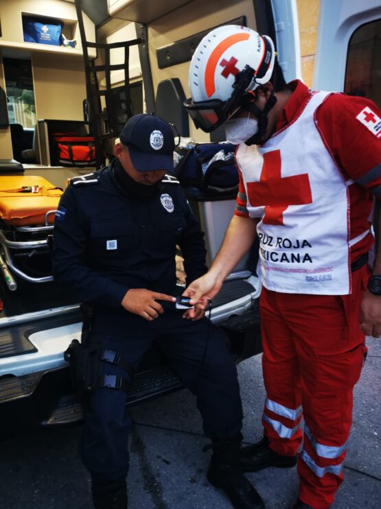 Vivienda arde en llamas con seis personas adentro en Cancún