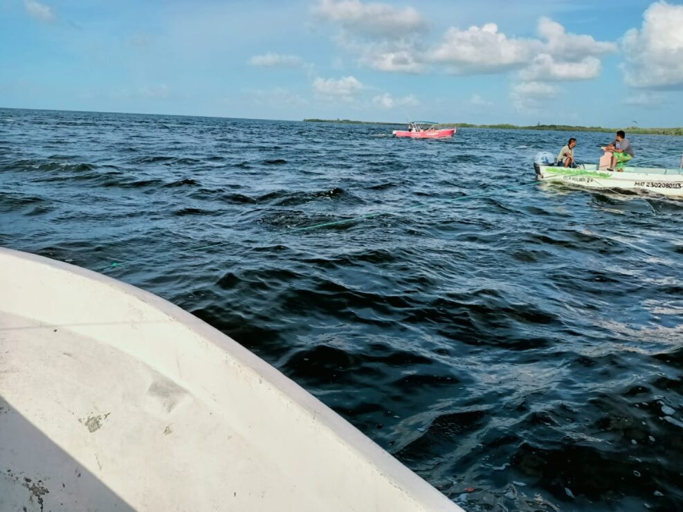 Trabajan buzos para restablecer servicio de agua potable a Holbox; el paso del huracán “Grace” afectó la línea submarina de 11 km a la isla.