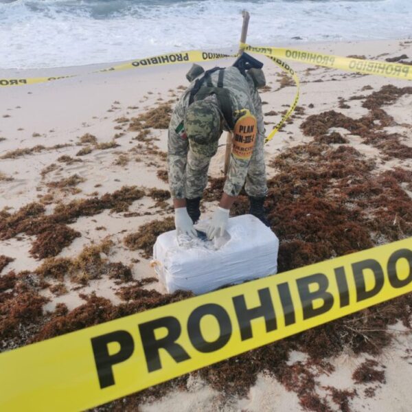 Recalan en playa de Cozumel 30 paquetes con cocaína.