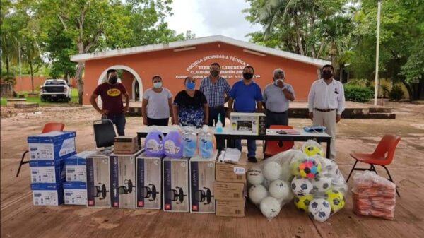 Entregan material a secundaria “Tierra y Libertad” de Kantunilkín.