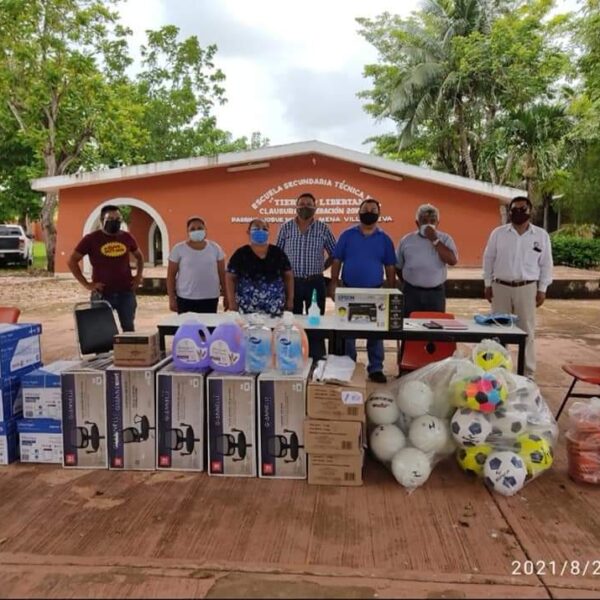 Entregan material a secundaria “Tierra y Libertad” de Kantunilkín.
