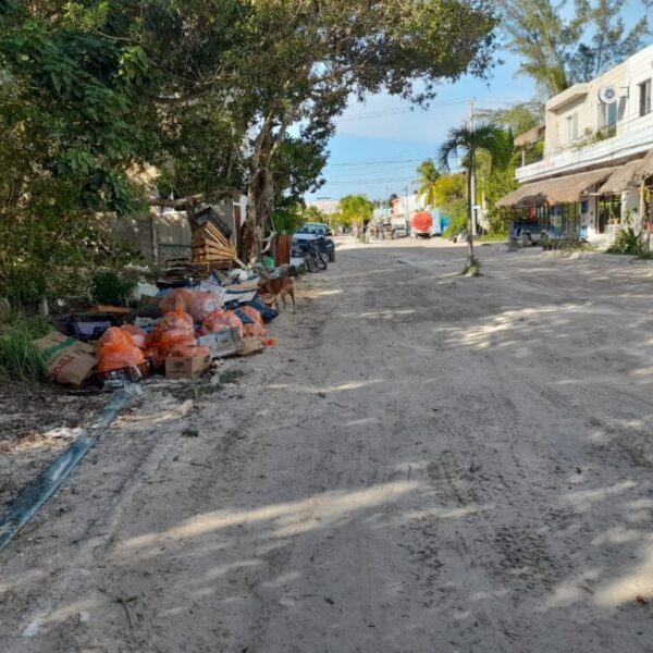 Lenta la recoja de basura en Holbox al haber solo un camión.