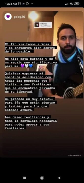 YosStop se pone a tejer dentro de la cárcel para su novio