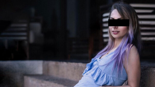 YosStop se pone a tejer dentro de la cárcel para su novio