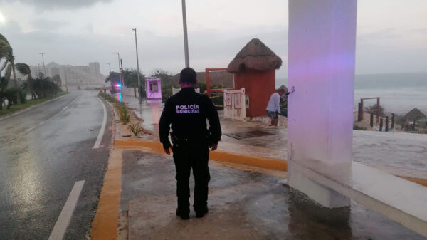 Zofemat restringe el acceso a las playas de Cancún por huracán Grace