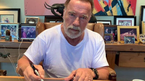 Arnold Schwarzenegger enfurece e insulta a quienes no usan cubrebocas y no se vacunan