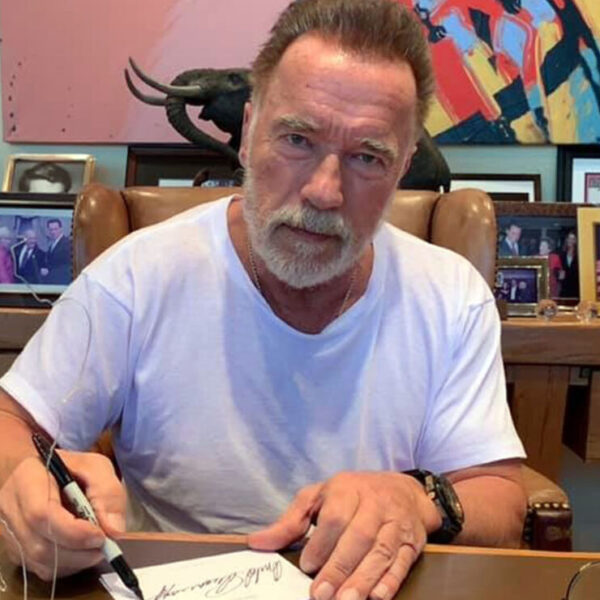 Arnold Schwarzenegger enfurece e insulta a quienes no usan cubrebocas y no se vacunan