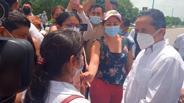 Atiende Carlos Joaquín a trabajadores de las Caravanas de la Salud