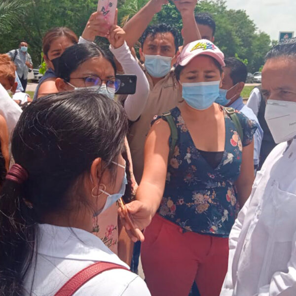 Atiende Carlos Joaquín a trabajadores de las Caravanas de la Salud