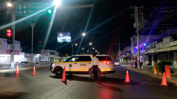 Cierre de avenidas en Cancún como medida contra el covid-19