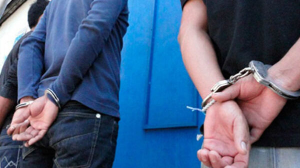 Hombres son detenidos por matar a balazos a una mujer