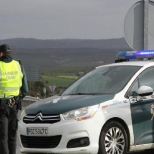 Una mujer se lanza al vacío desde su domicilio en Barbate, Cádiz, tras agredir mortalmente a su marido