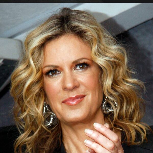 Hospitalizan a Rebecca de Alba por neumonía ¡No se quiso vacunar!