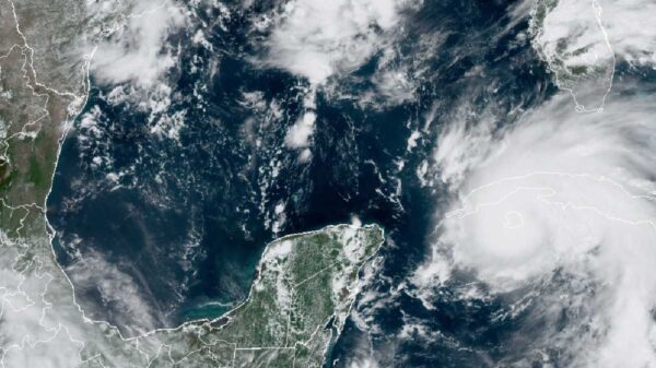 "Ida" se convierte en huracán en su paso hacia el Caribe