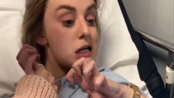 Una joven residente de Essex, Inglaterra, quedó paralizada tras beber el trago que le ofreció un hombre en el bar