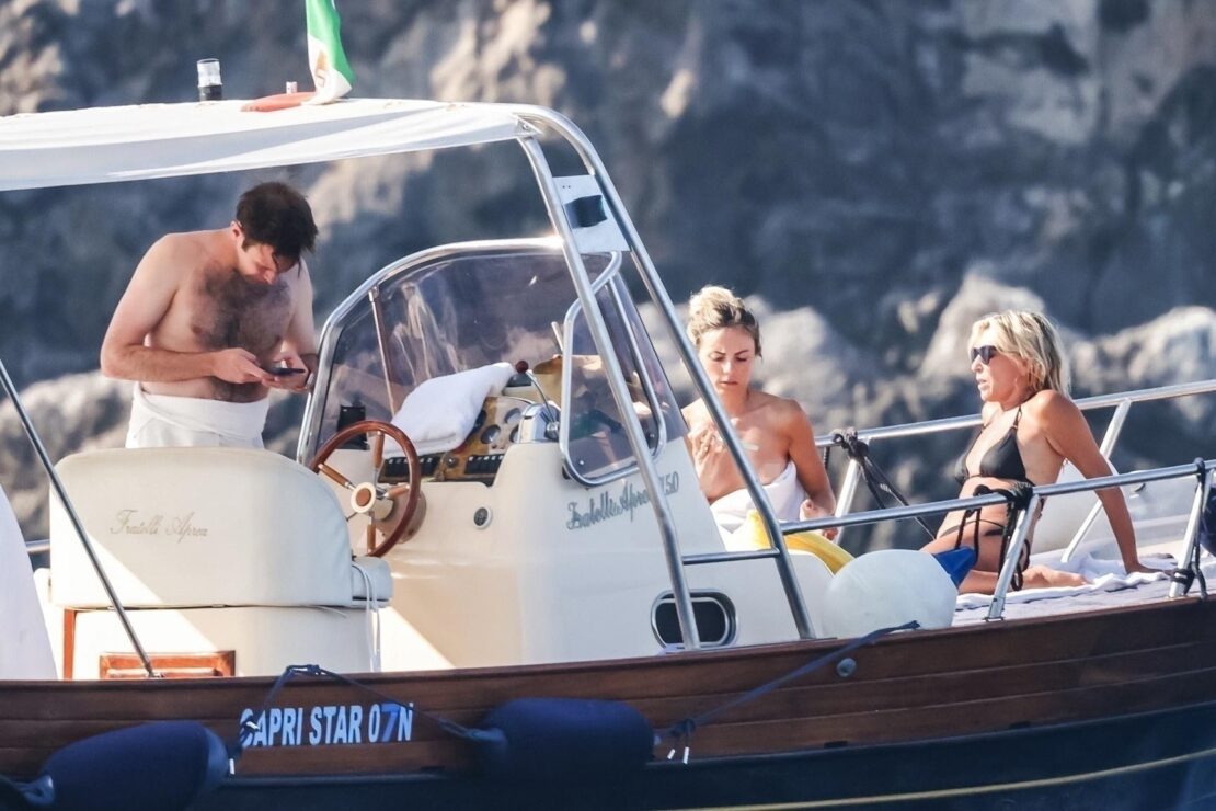 Infidelidad real: Captan al marido de la princesa Eugenia de York con tres modelos en un yate