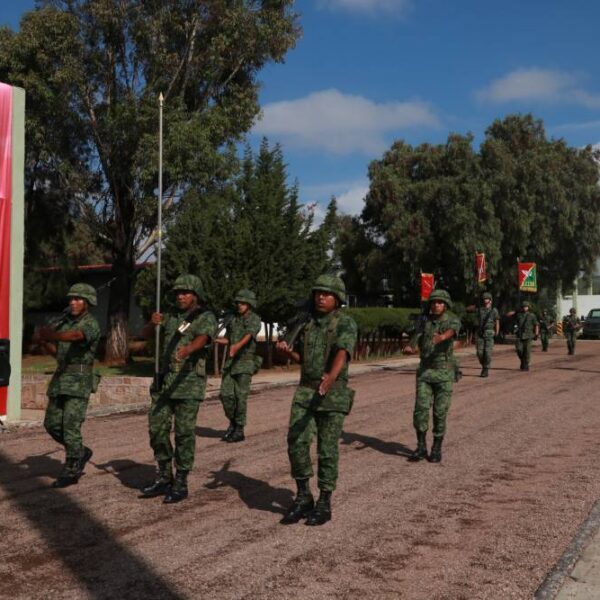 Se alistan 16 mil soldados para el Desfile Militar en el Zócalo.