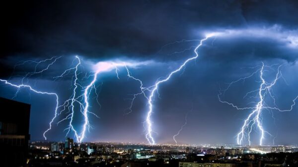 La historia de un gamer se viraliza, resulta que reportó que fue alcanzado por un rayo dentro de su propia vivienda.