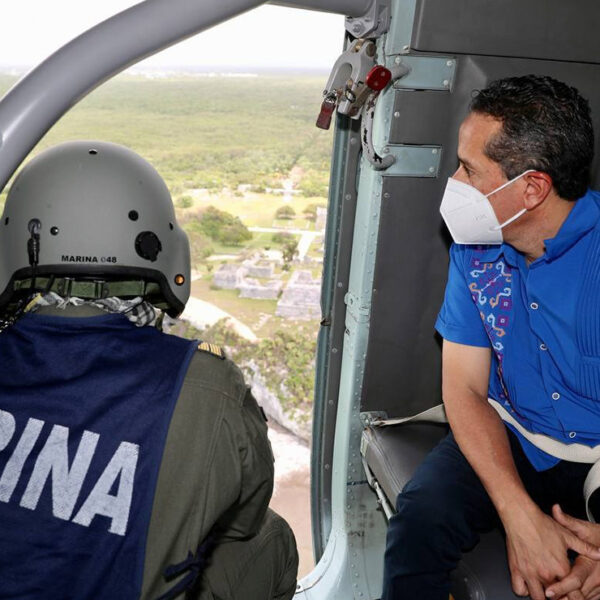 Sobrevuelan Carlos Joaquín y Semar áreas afectadas en Tulum