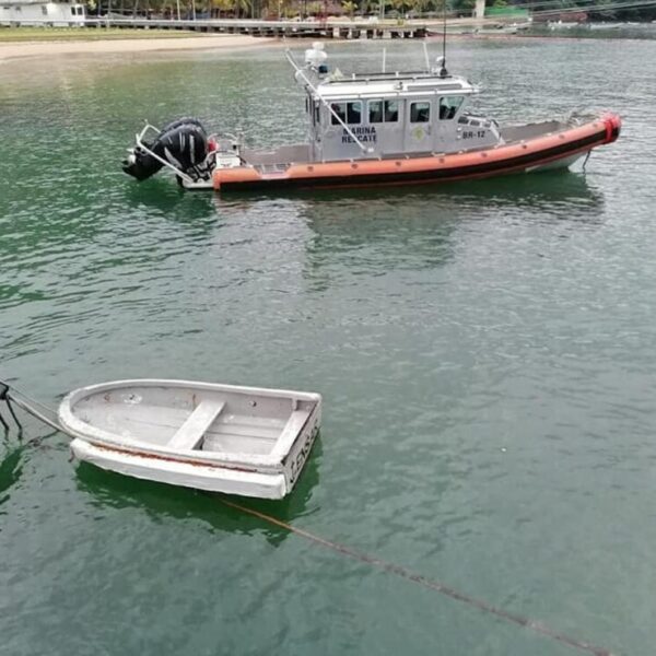 Por alto oleaje en playas de Acapulco desaparecen siete personas