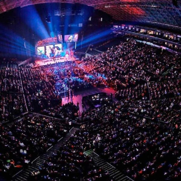 Por ola de contagios suspenden conciertos, centros nocturnos y parques en Nuevo León