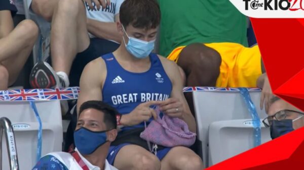 El medallista de oro en los Juegos Olímpicos, Ton Daley, se ha propuesto disfrutar su estancia en Tokio y lo hace de una manera inusual